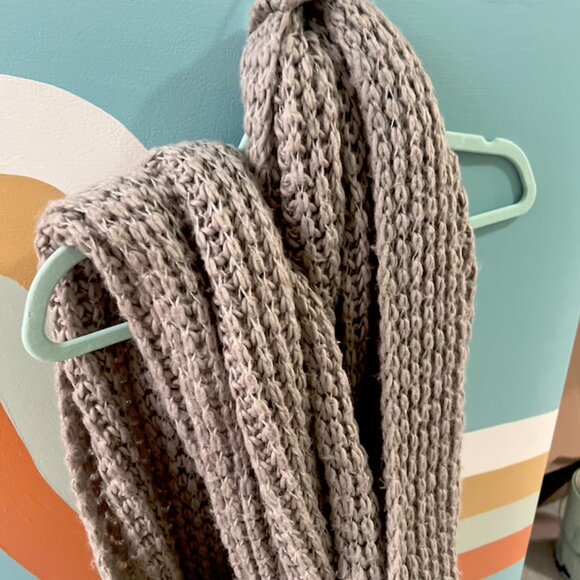 Early 2000's Aldo Infinity Knit Scarf - Picture 2 of 3